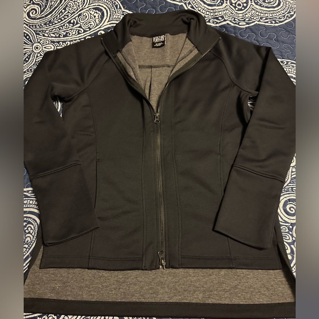 Seek No Further By Fruit Of The Loom Black Size Small Woman’s Zip Up. Cozy